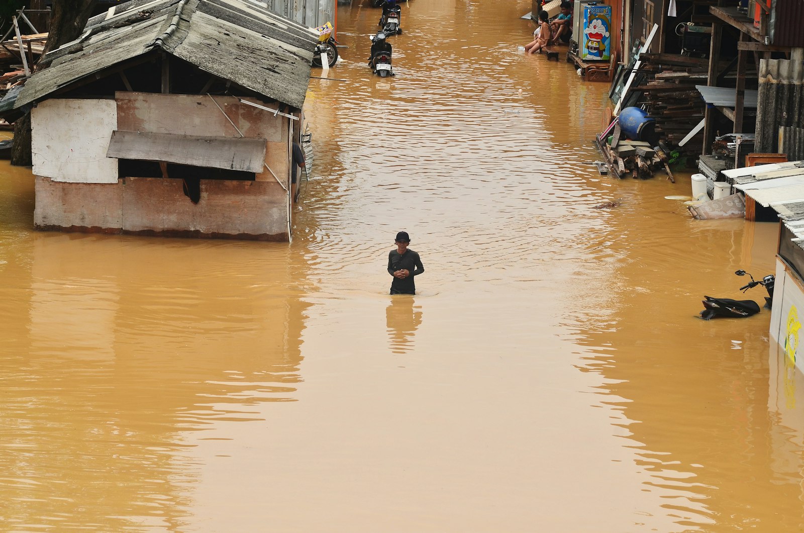 Flooding engulfing homes
